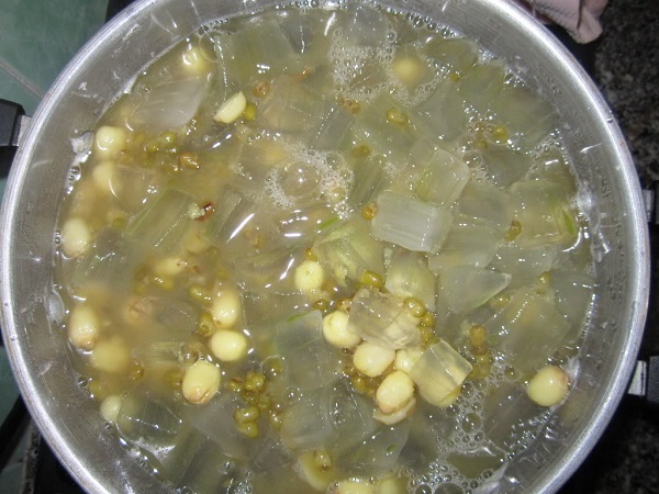 Cách nấu chè hạt sen đậu xanh nhanh gọn