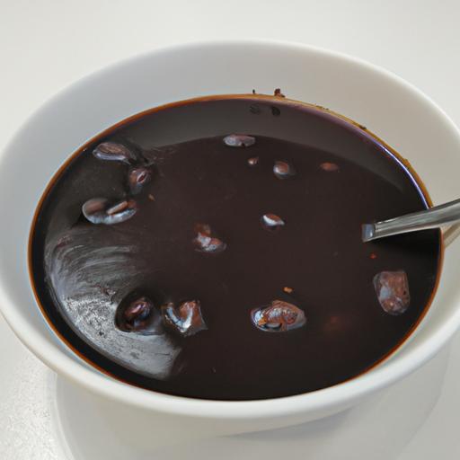 Chè đỗ đen nóng hổi, thơm ngon và bổ dưỡng với hương vị đặc trưng của đỗ đen.